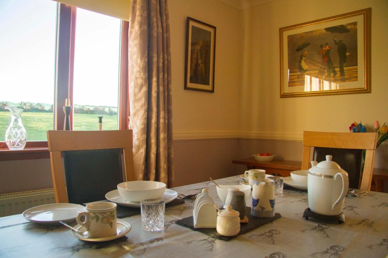 クロマーティ High Fields Bed & Breakfast エクステリア 写真